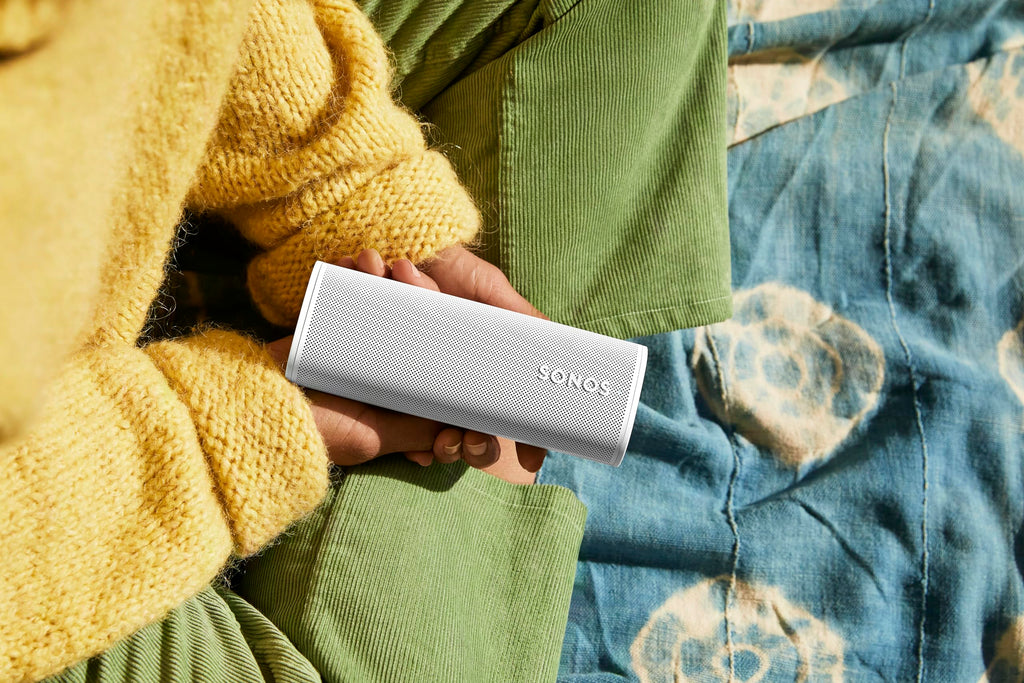 Sonos Roam 2 | Leichter, mobiler und wasserdichter Speaker mit Bluetooth, WLAN, mindestens 10 Stunden Akkulaufzeit und Voice Control für drinnen und draußen - Weiß